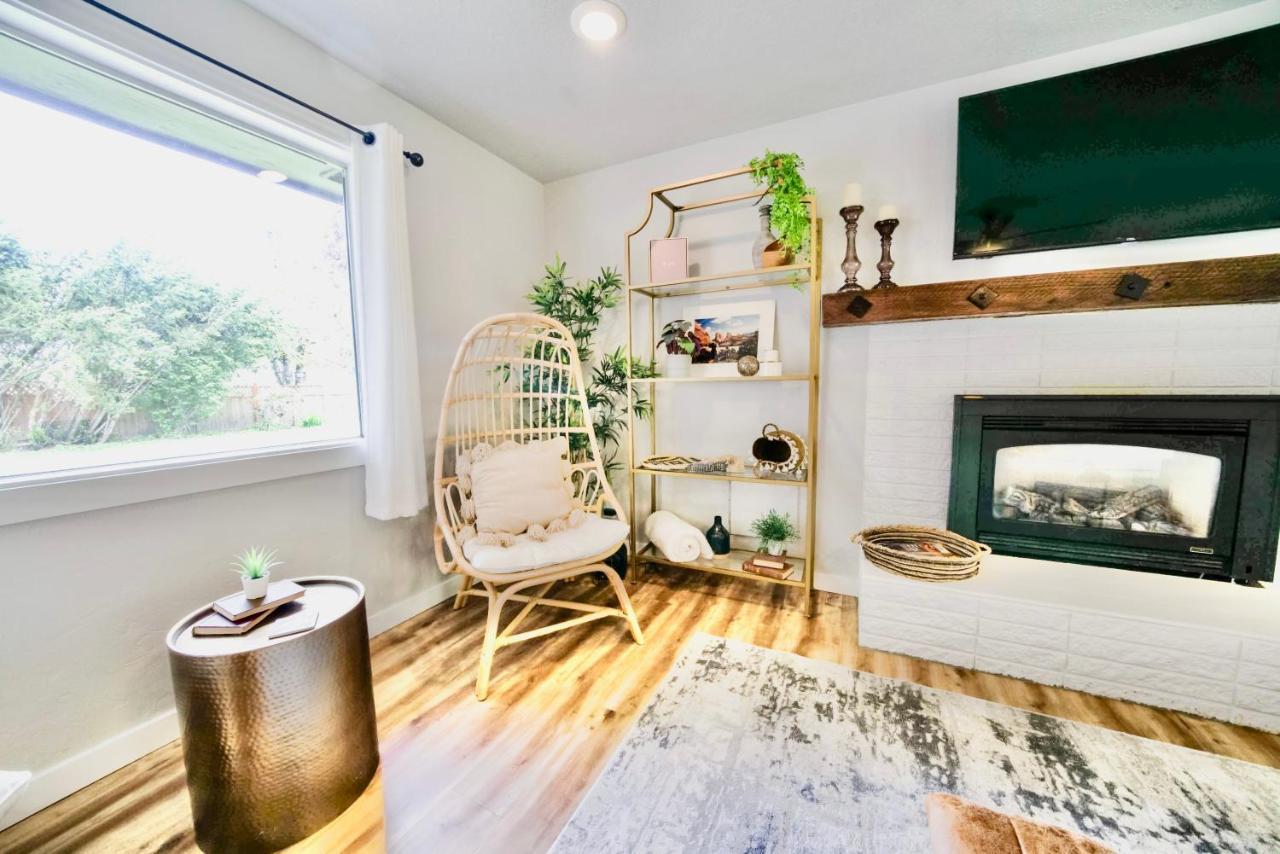 Modern Boho Retreat Villa Corvallis Bagian luar foto
