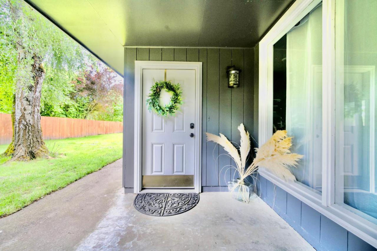Modern Boho Retreat Villa Corvallis Bagian luar foto