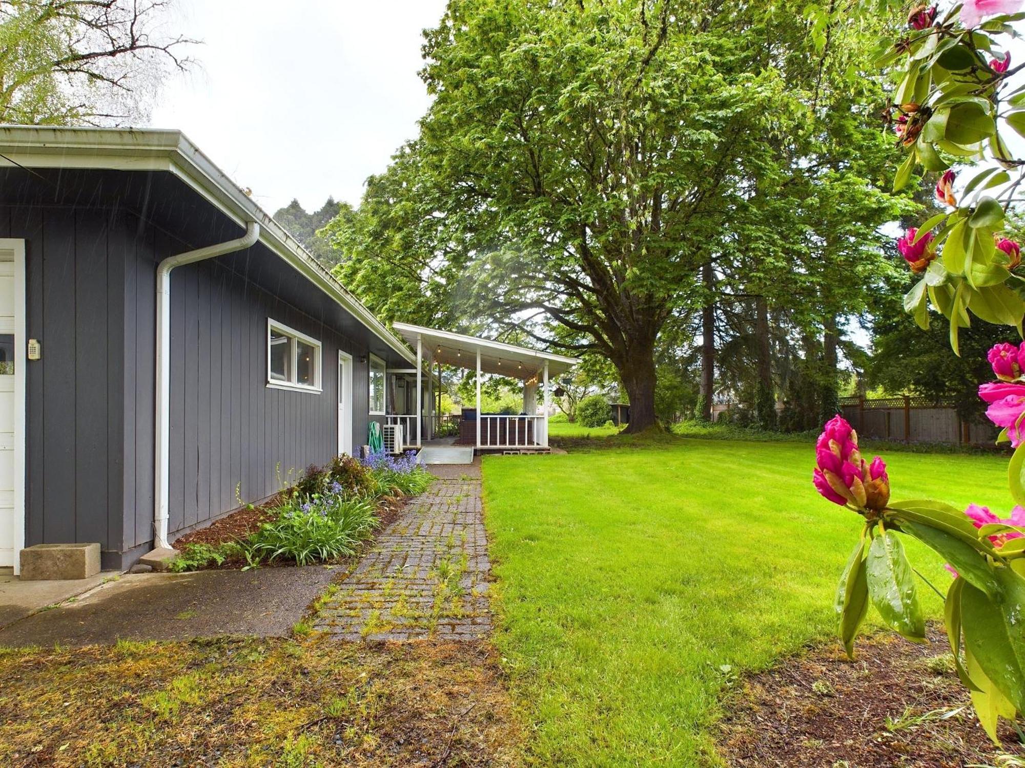 Modern Boho Retreat Villa Corvallis Bagian luar foto