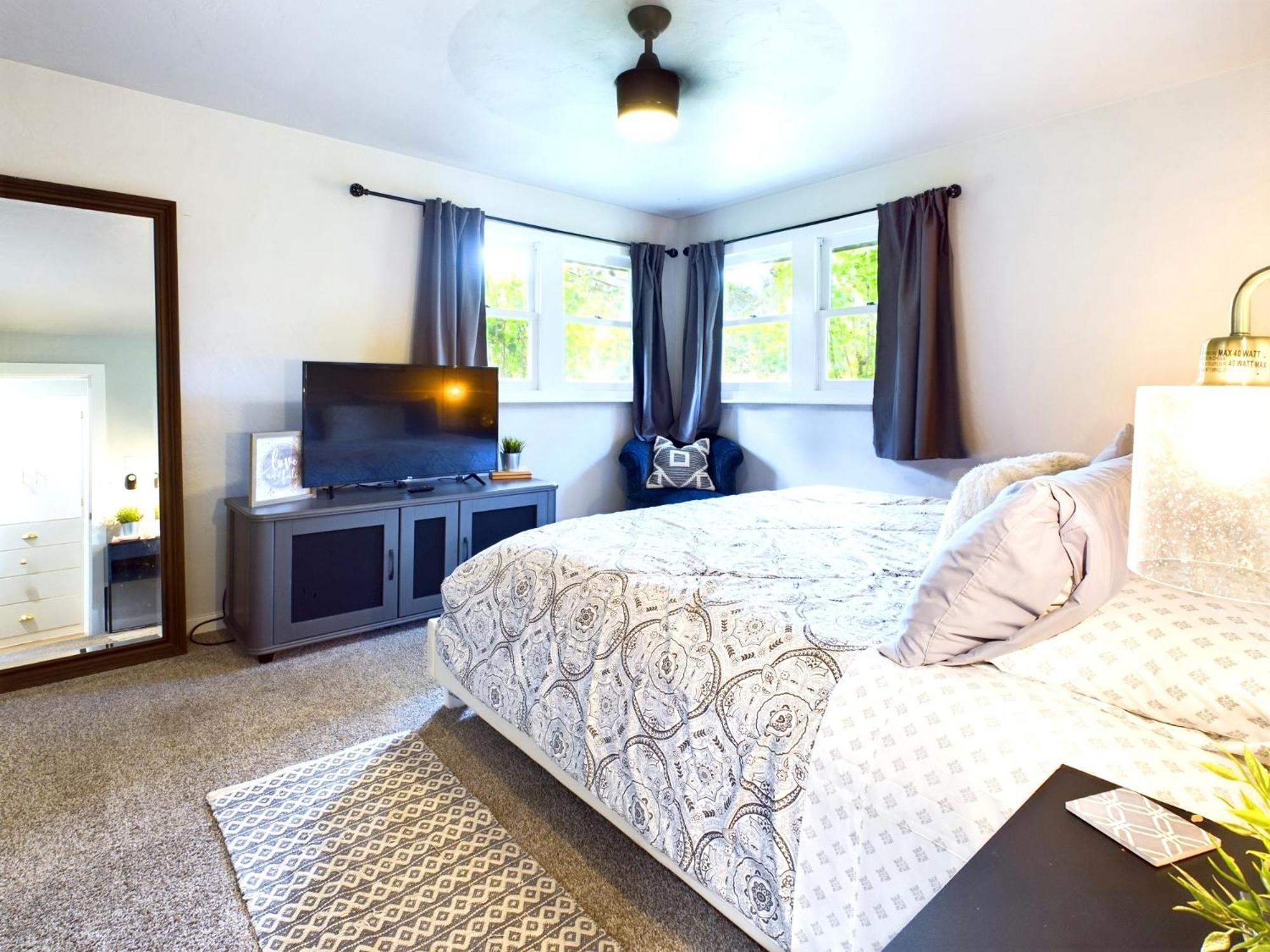 Modern Boho Retreat Villa Corvallis Bagian luar foto
